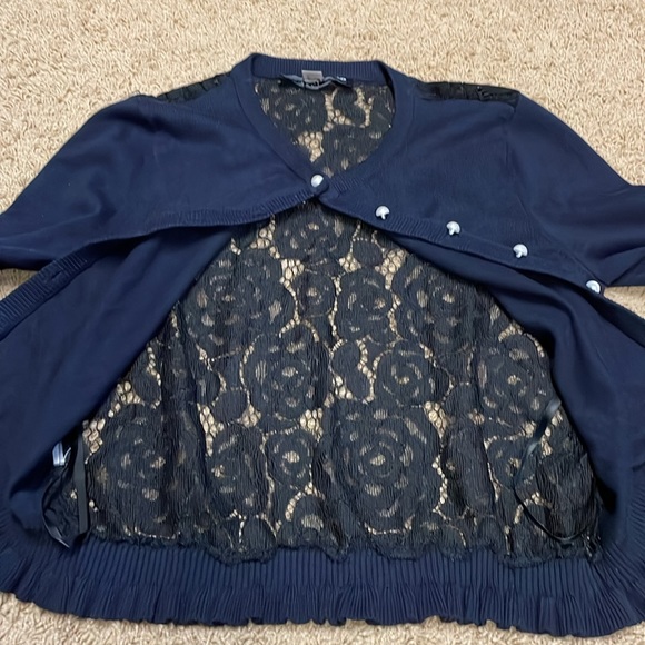 Karl Lagerfeld Paris
Lace-Panel Crop Cardigan - Picture 7 of 9